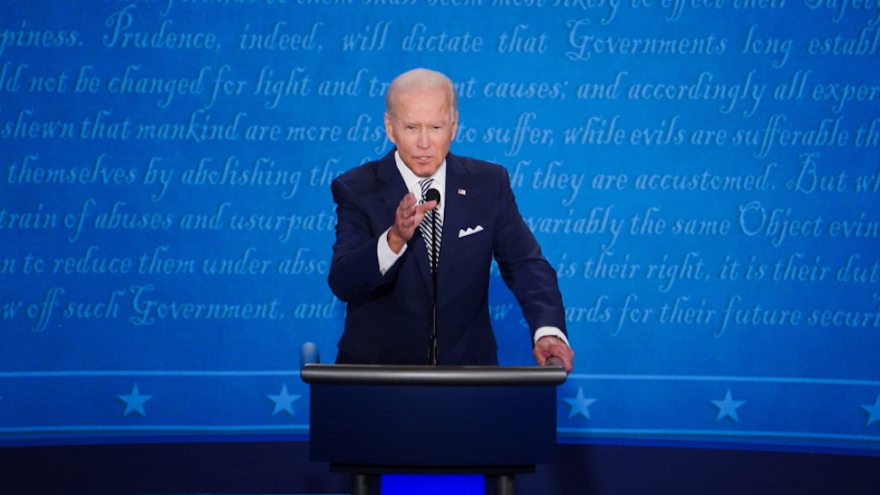 Joe Biden quiere sacar gradualmente a Estados Unidos del petróleo