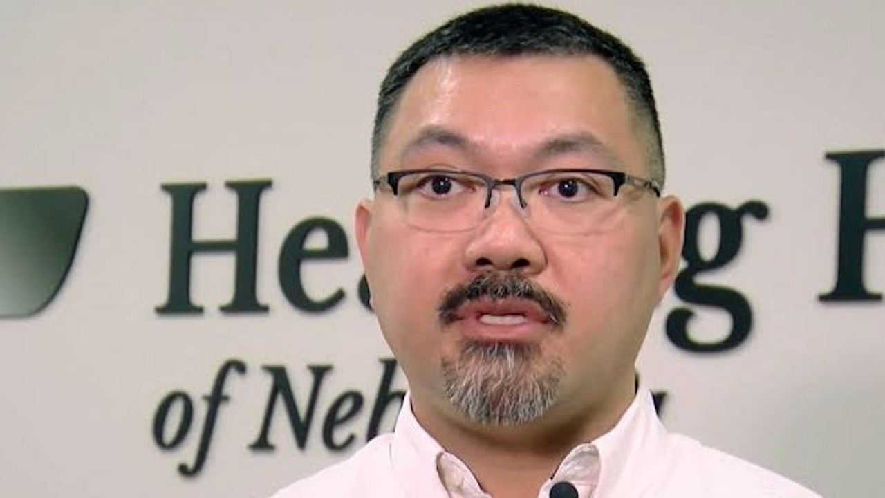 Cirujano no cobra a sus pacientes; pide que realicen trabajo comunitario