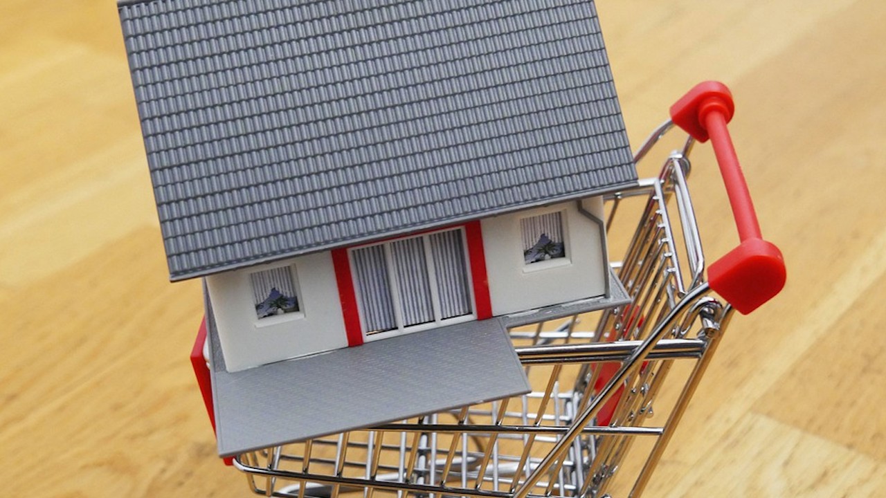 ¿Cuáles son los gastos iniciales al comprar una casa?