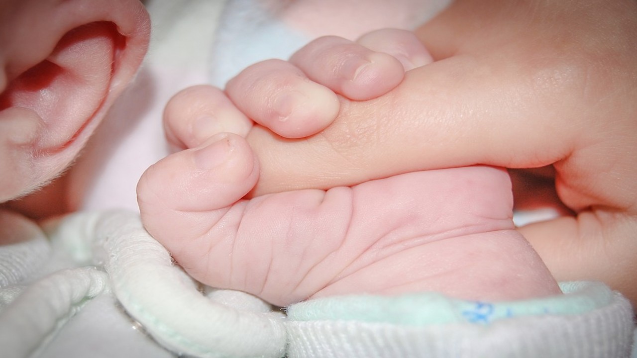 ¿Quieres un hijo? En este país te pagan por tener un bebé