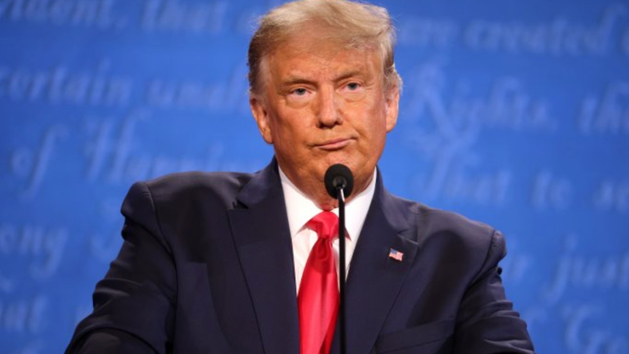 Más de 700 destacados economistas, incluidos 7 Nobel, piden a votantes rechazar a Trump