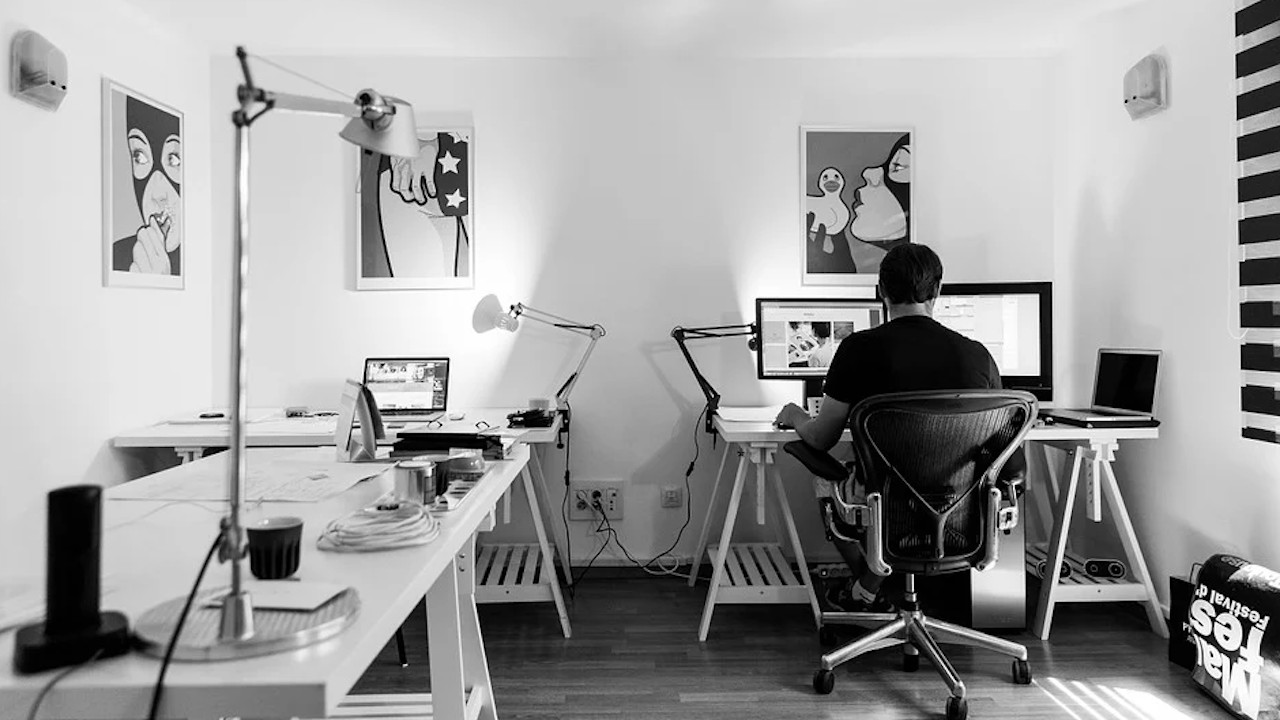 Pagarán horas extras si no se respeta jornada laboral en home office… en Perú