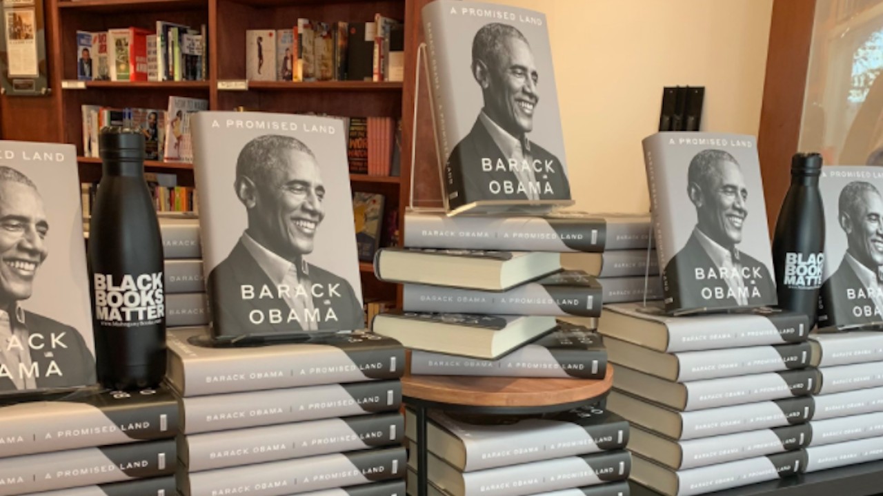 Memorias de Obama venden un récord de 1.7 millones de copias en su primera semana