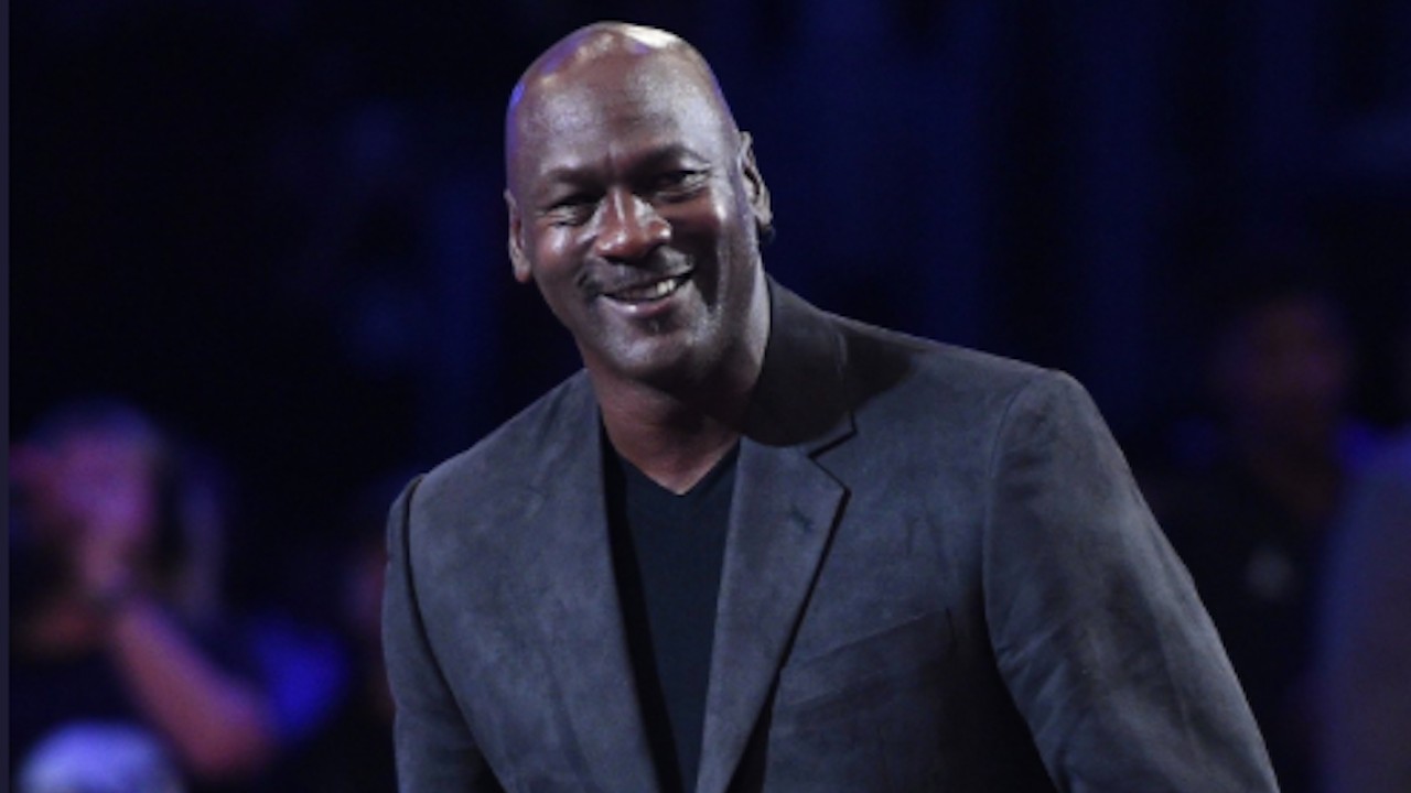Michael Jordan realiza donación (Imagen: Twitter @Pasion_Basket1)