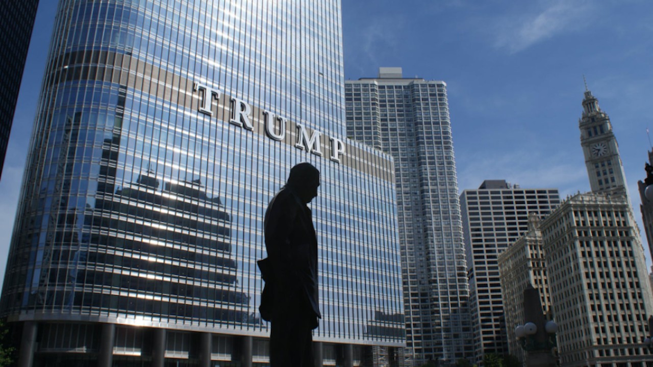 ¿Le conviene a los negocios de Trump haber perdido las elecciones?