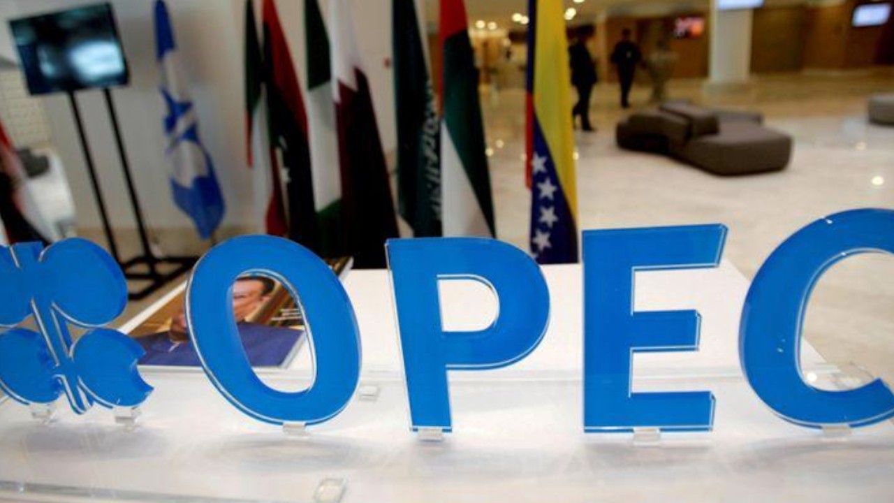 OPEP decide cuánto petróleo producir a medida que el Covid-19 sofoca demanda de combustible