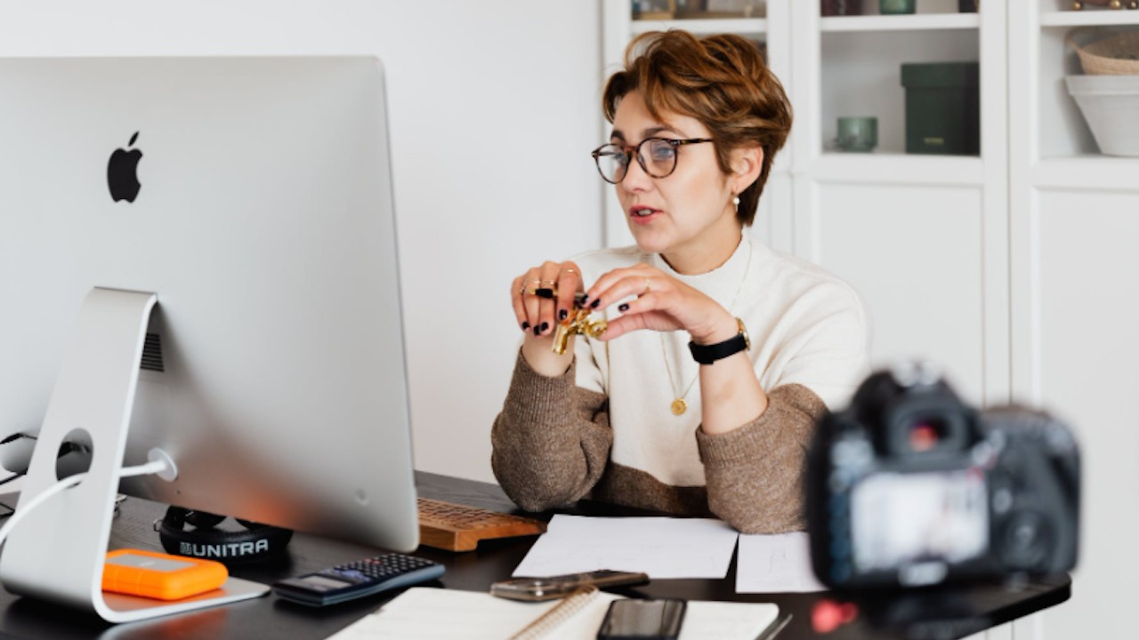 ¿Cómo conseguir un ascenso trabajando desde casa?