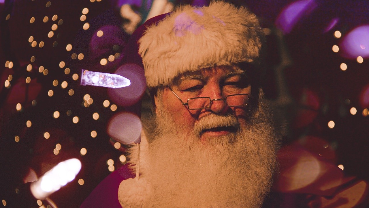 Acusan de extorsión a Santa Claus; pide dinero por no publicar videos íntimos
