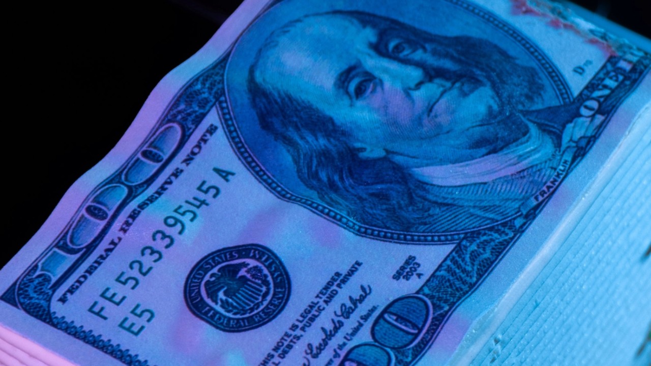 UE establece planes para frenar la dependencia del dólar