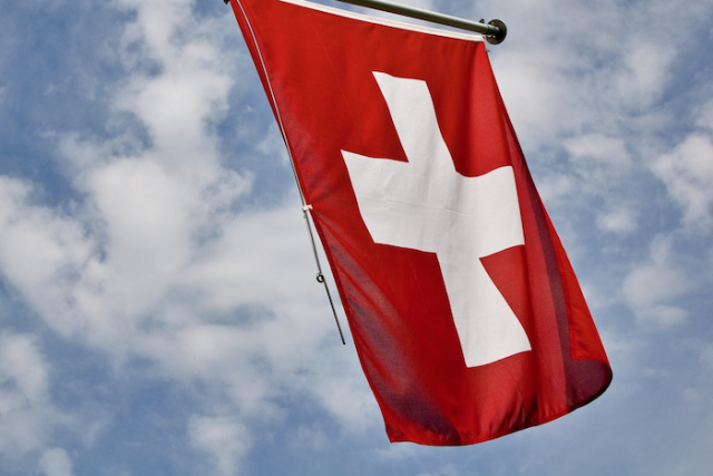 Bandera de Suiza (Imagen: pexels)