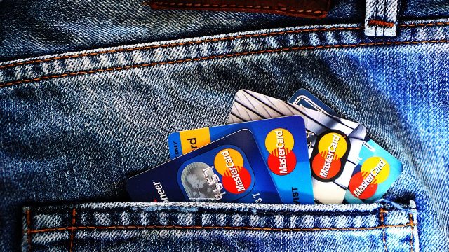 ¿Por qué deberías tener más de una tarjeta de crédito?