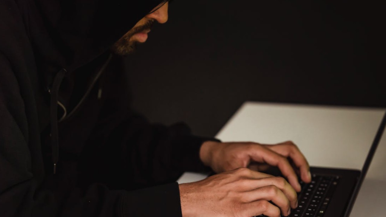 Estafadores ofrecen un servicio de suscripción para delitos