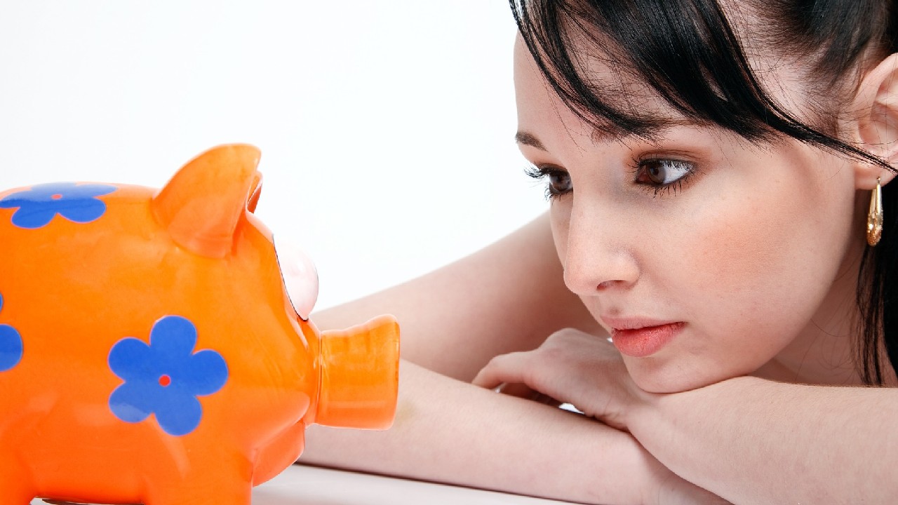 Estas son las fugas de dinero que debes evitar si quieres empezar con el ahorro de dinero