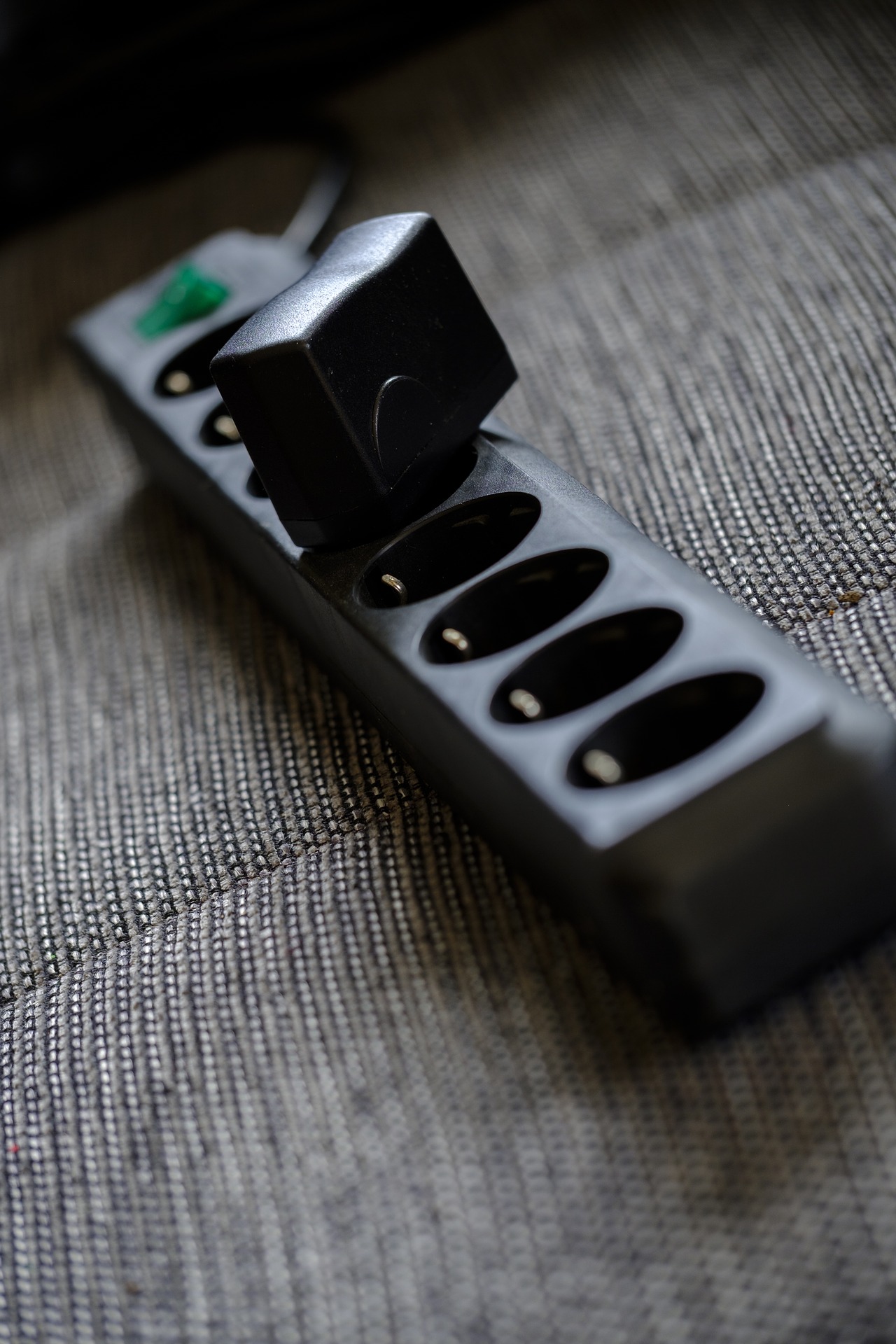 ¿Qué evitar para que el multicontacto no dañe la instalación eléctrica?