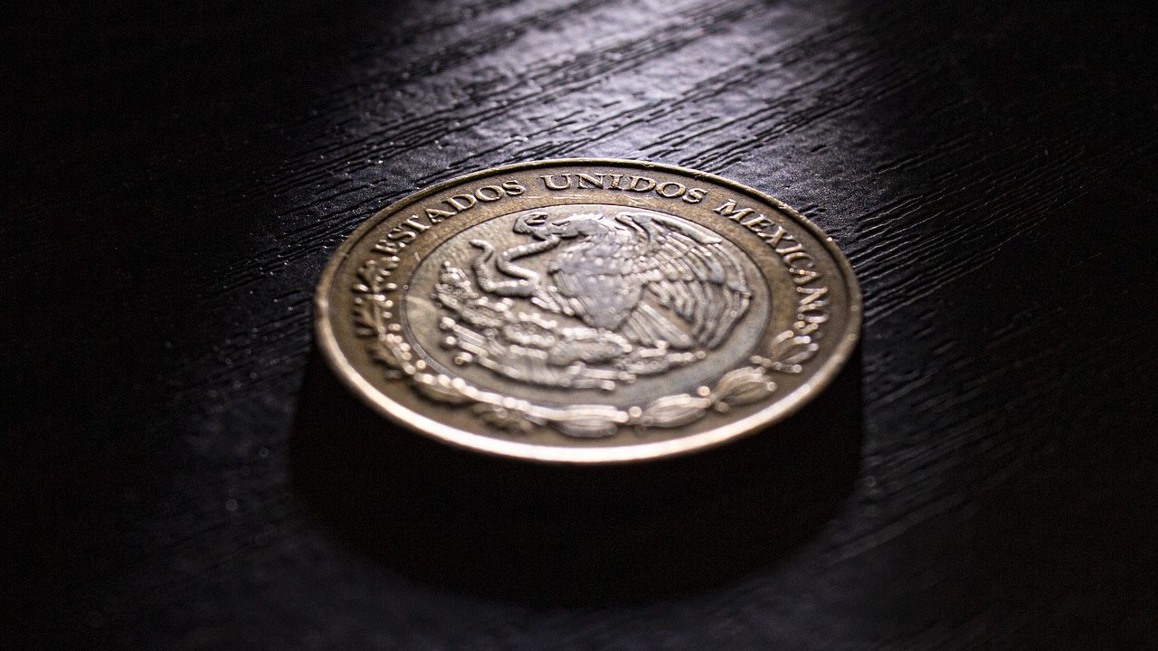 10 pesos se venden en 2 mil 500 pesos