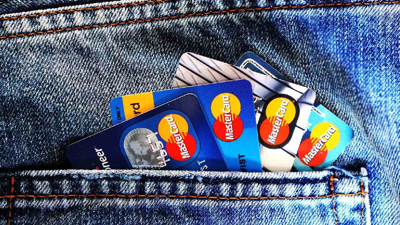 Condusef: Comisión por pagar tarjeta de crédito en corresponsales bancarios