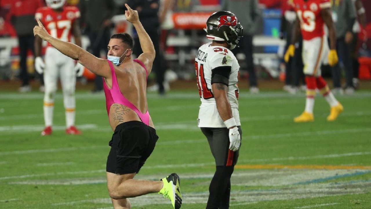 Esto ganó el espontáneo por interrumpir el Super Bowl