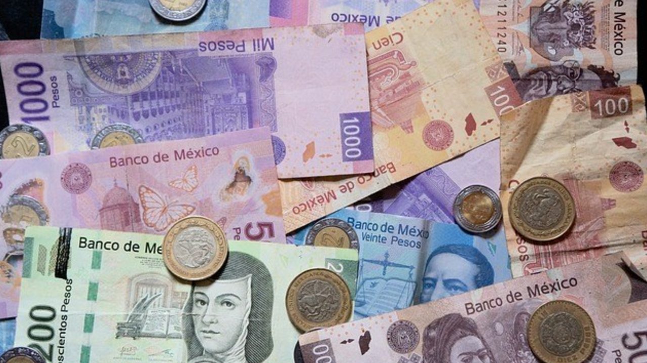 Estos son los billetes y monedas mexicanos que puedes vender a miles de pesos