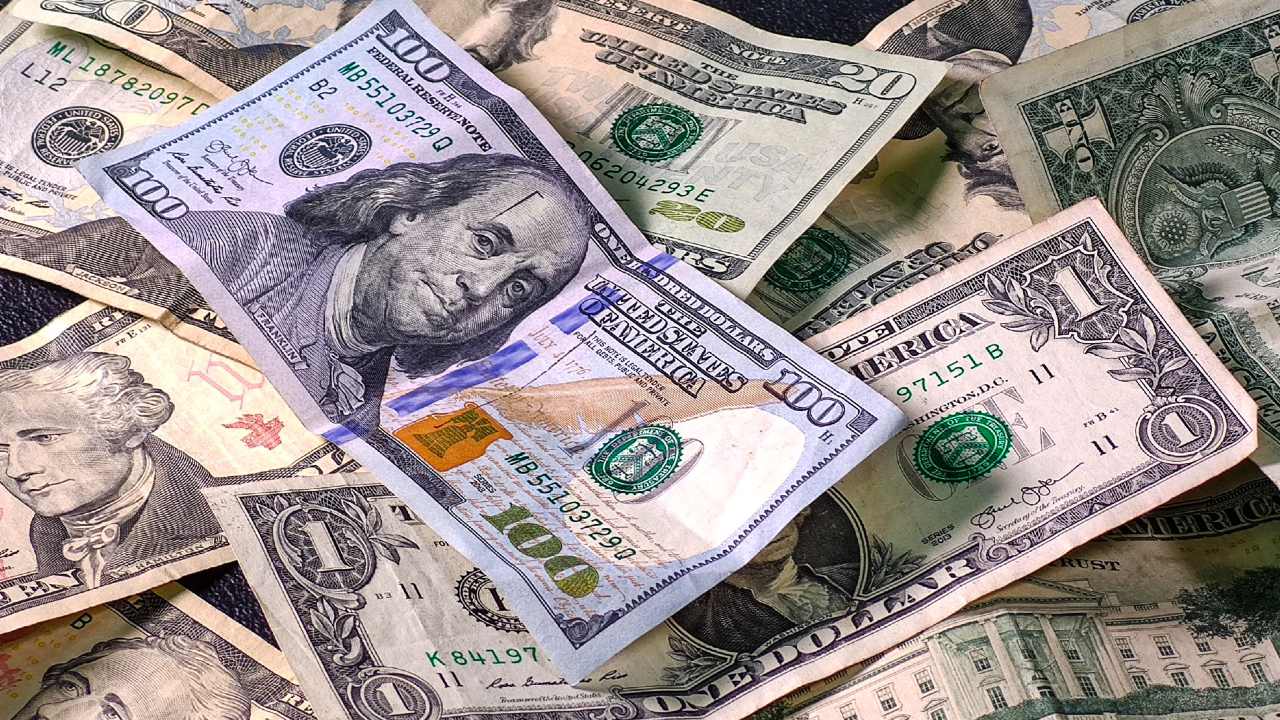 Acciones para sacar a Estados Unidos de la crisis generada por el COVID-19 han debilitado al peso mexicano