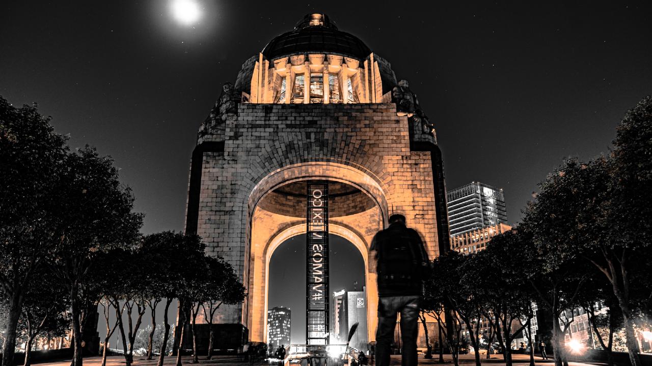 CDMX sigue en semáforo naranja por COVID-19; abrirán boliches y casinos