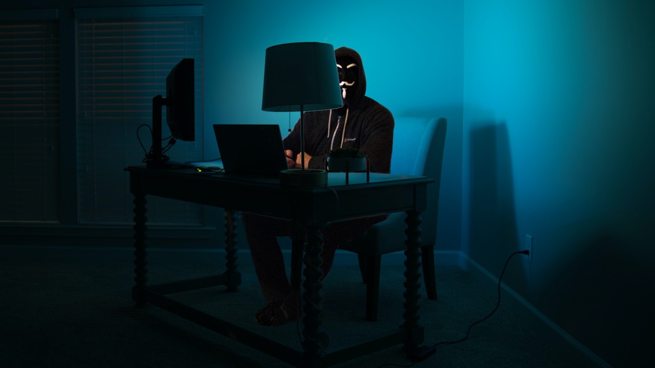 Condusef: Si te piden que descargues esta app, es fraude