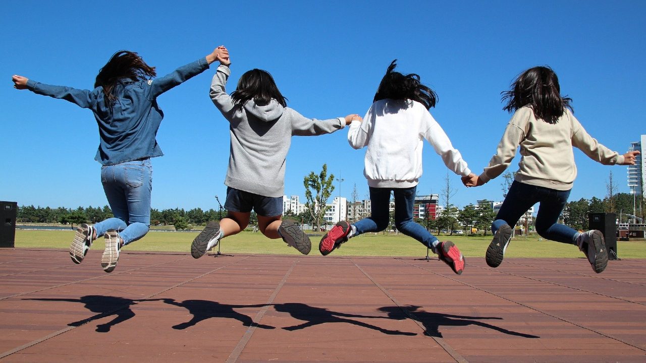 Consar e Imjuve se unen para fomentar la educación financiera en jóvenes