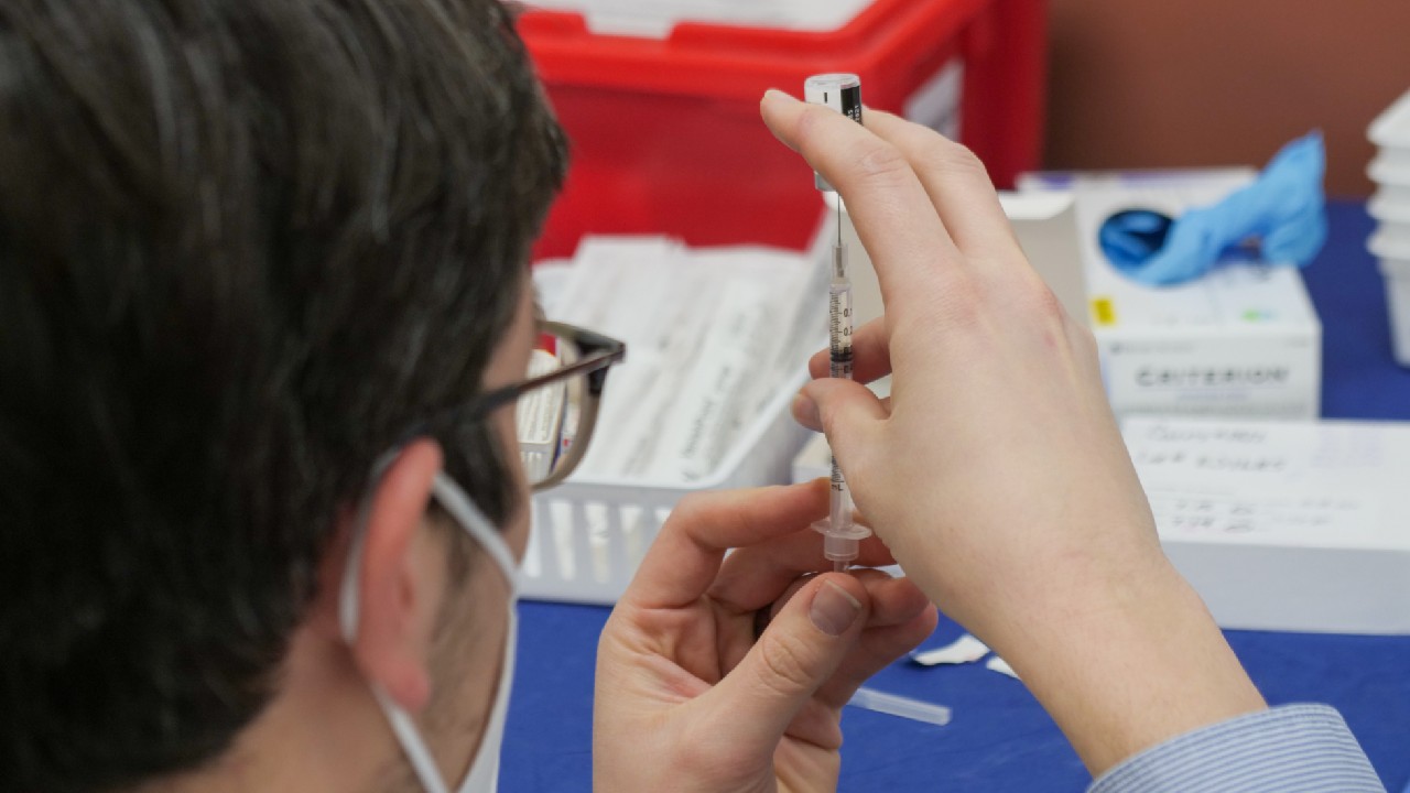 Este es el calendario y centros de vacunación contra COVID-19 en CDMX