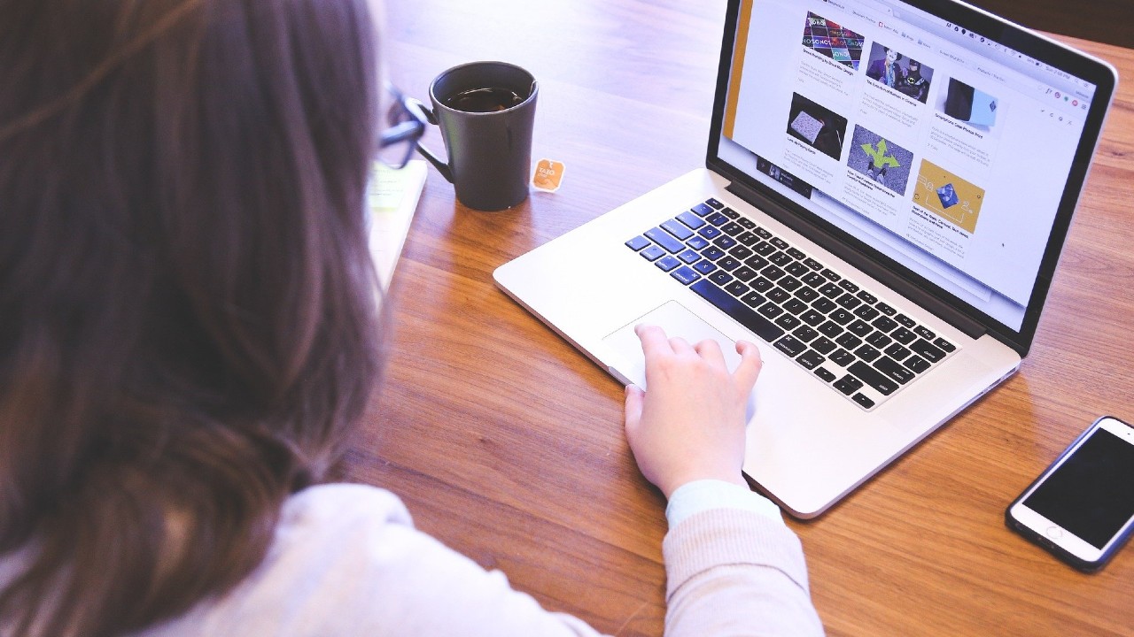 Becas Elisa Acuña: ¿Quiénes pueden solicitar los 9 mil pesos?