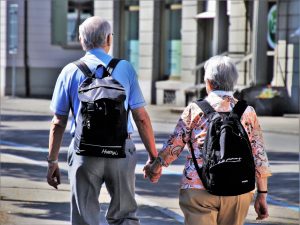 ¿Qué tan sostenible es duplicar el monto de la pensión para Adultos Mayores?