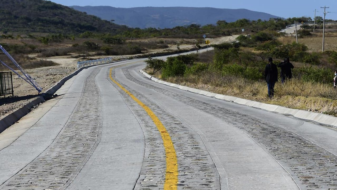 Construcción de caminos a mano cuenta con deficiencias: SCT