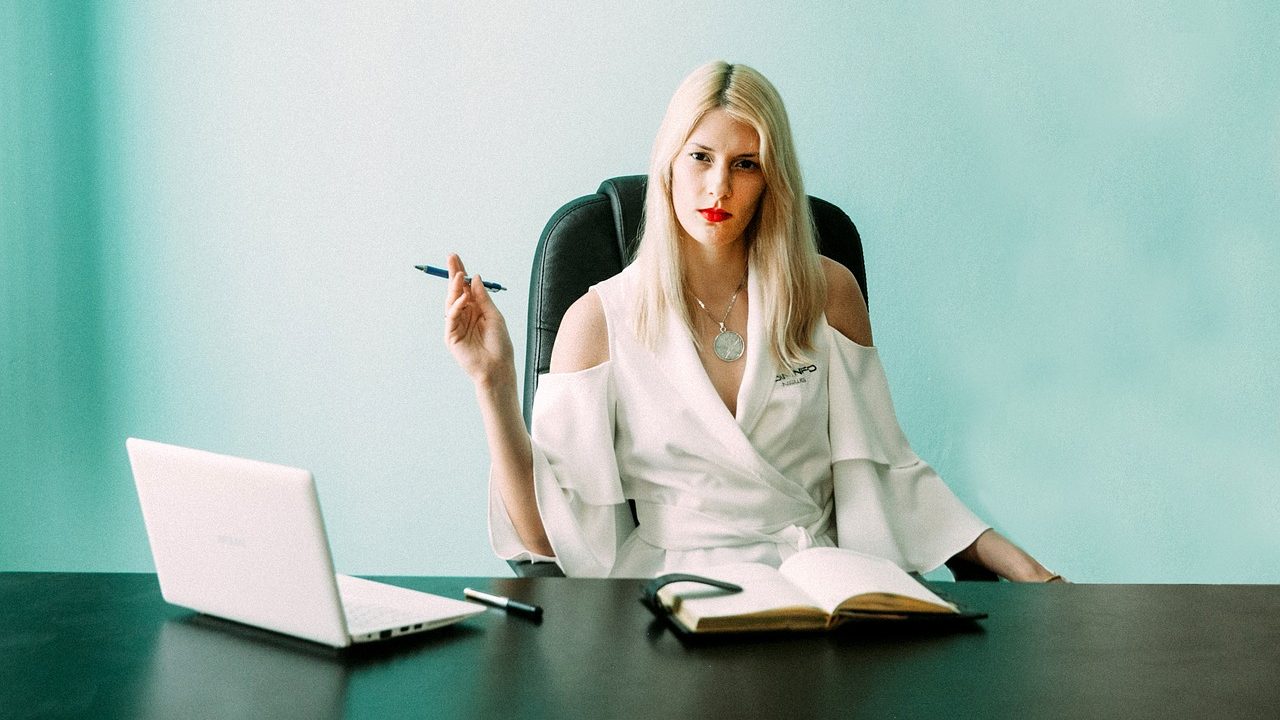 Gobierno busca capacitar a 20 mil mujeres para el comercio digital