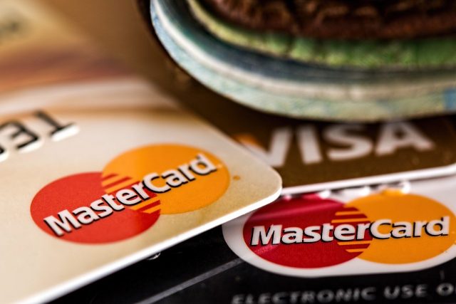 Visa permitirá hacer compras con criptomonedas