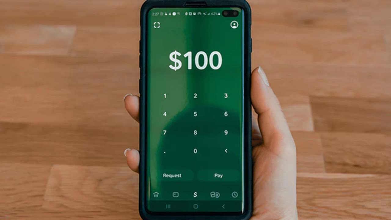 ¿Qué debo hacer si deposité a una cuenta bancaria equivocada?