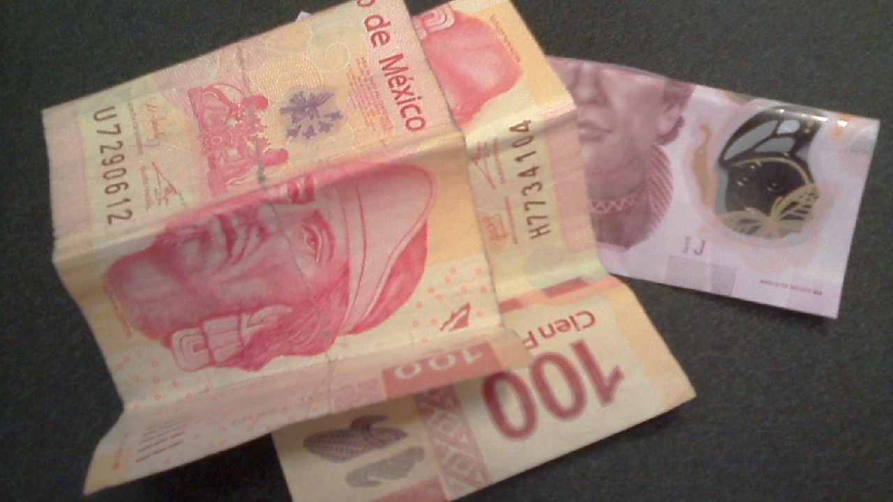 Banxico explica cómo pegar billetes rotos para que no pierdan su valor