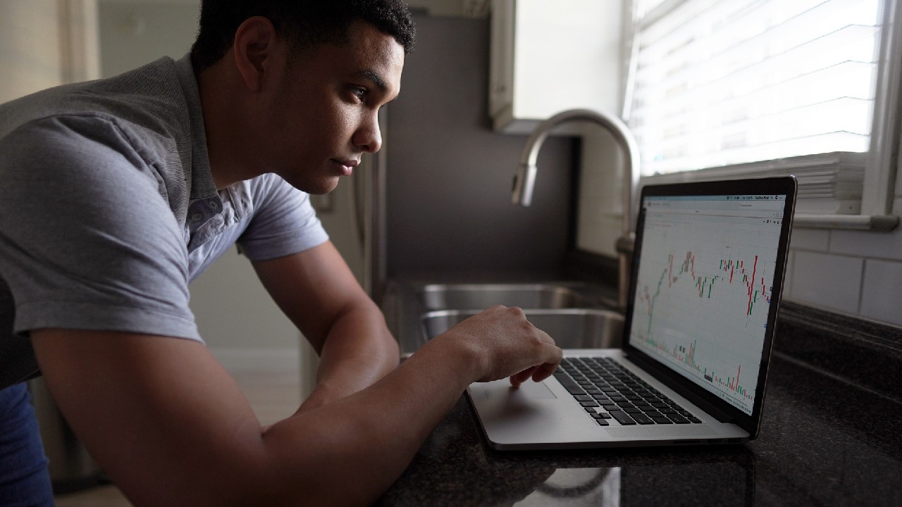 En qué puedo invertir si tengo de 18 a 23 años según Condusef