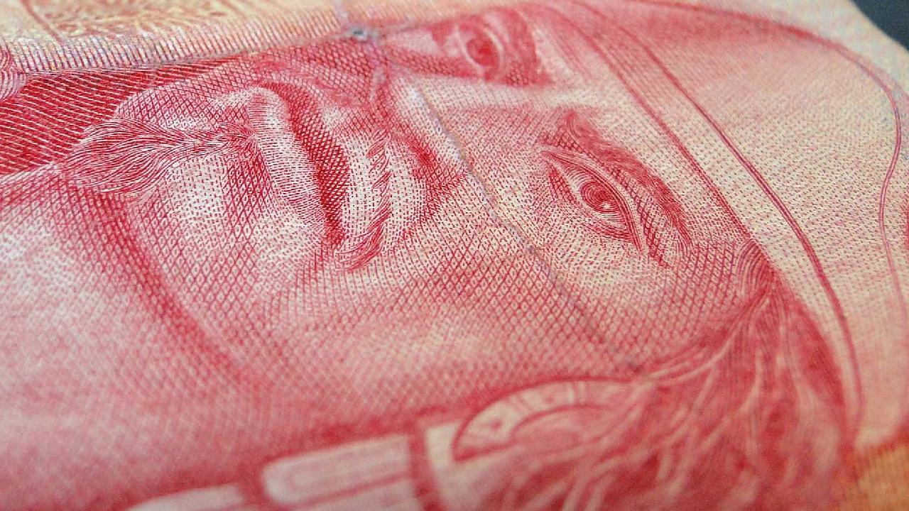 Por este error, billete de 100 pesos se puede vender al quíntuple