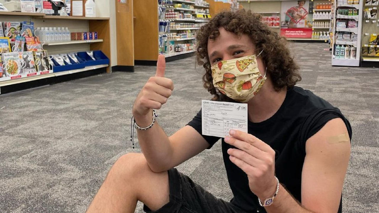 ¿Me pueden multar si utilizo mi celular en el AICM?