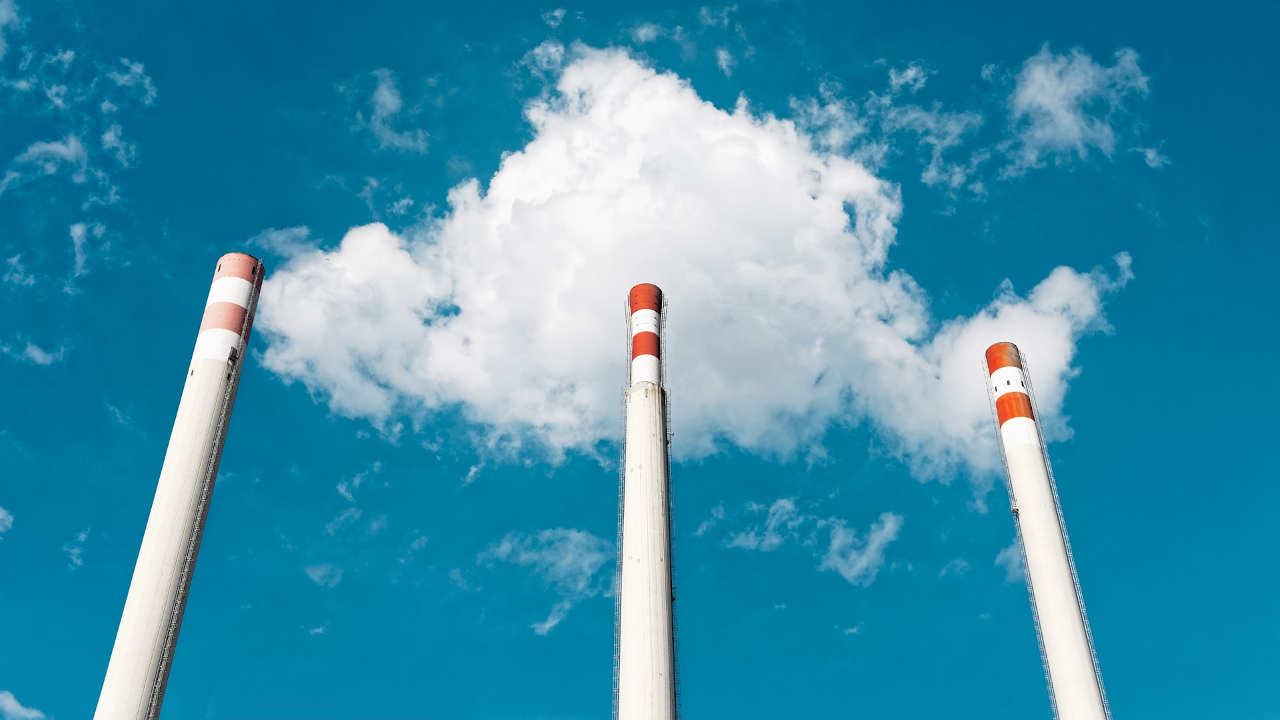 Termoeléctricas usan combustible tan sucio que ni los barcos pueden usarlo