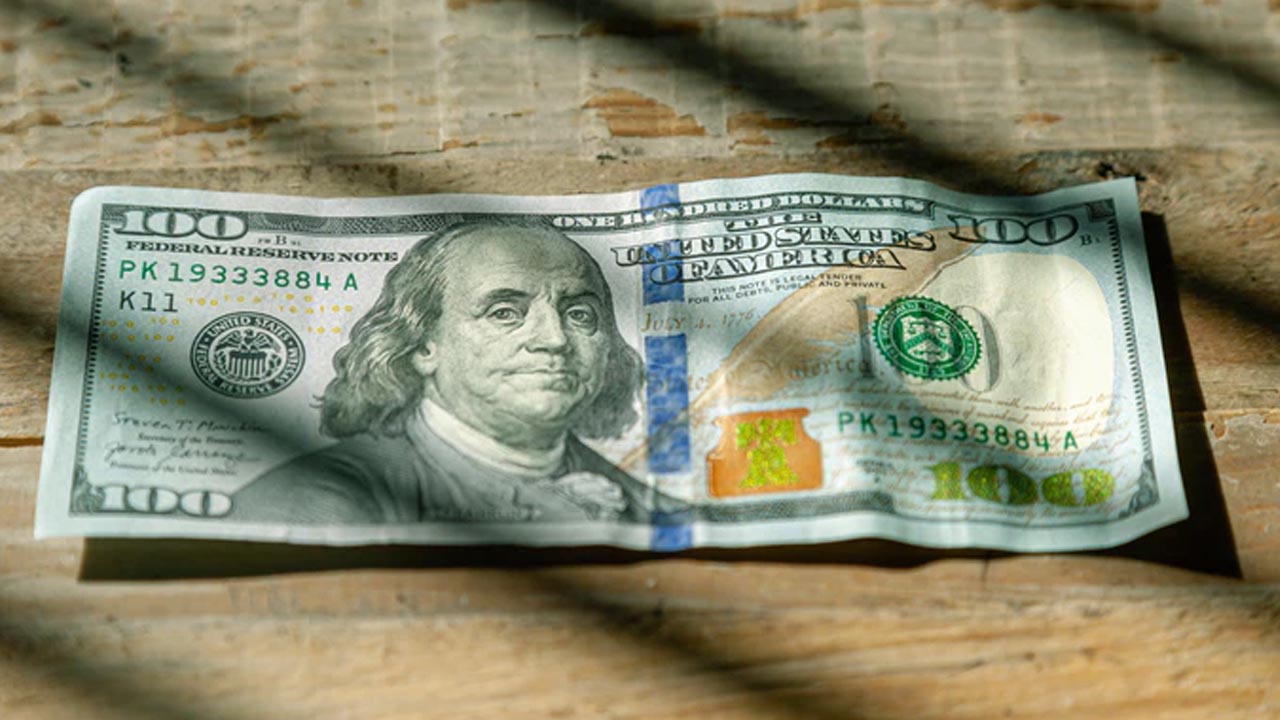 Identificar billete falso de dólar en México