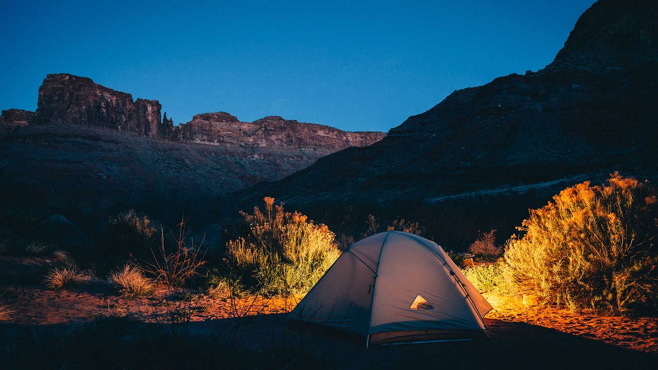 5 formas de ahorrar dinero si sales a acampar