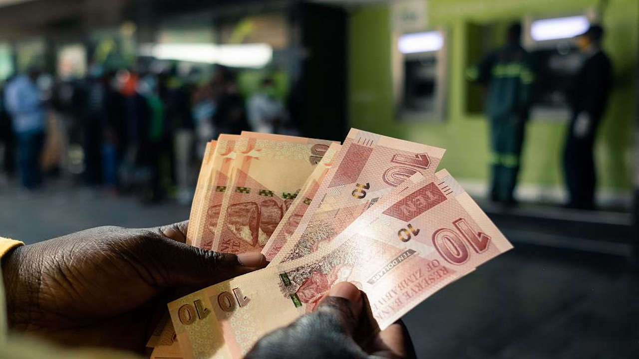 Zimbabue pone en circulación su billete de mayor valor