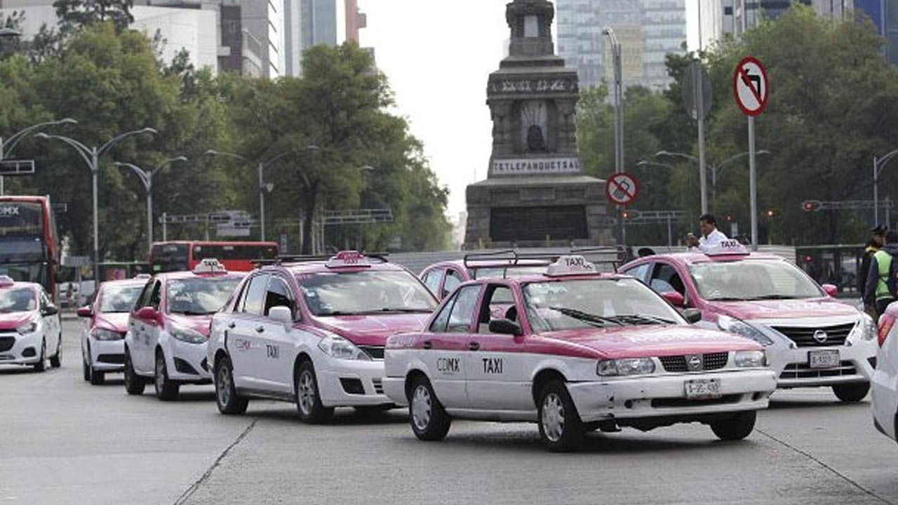 Semovi da apoyo de hasta $120 mil pesos a taxistas para renovar autos