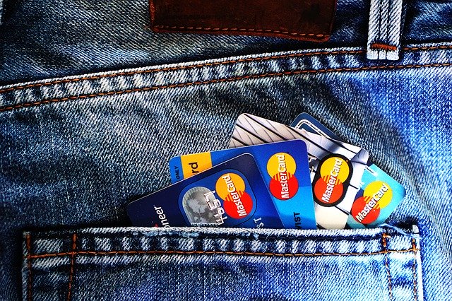 ¿Por qué razón te conviene pagar con tarjeta de crédito y no de débito?