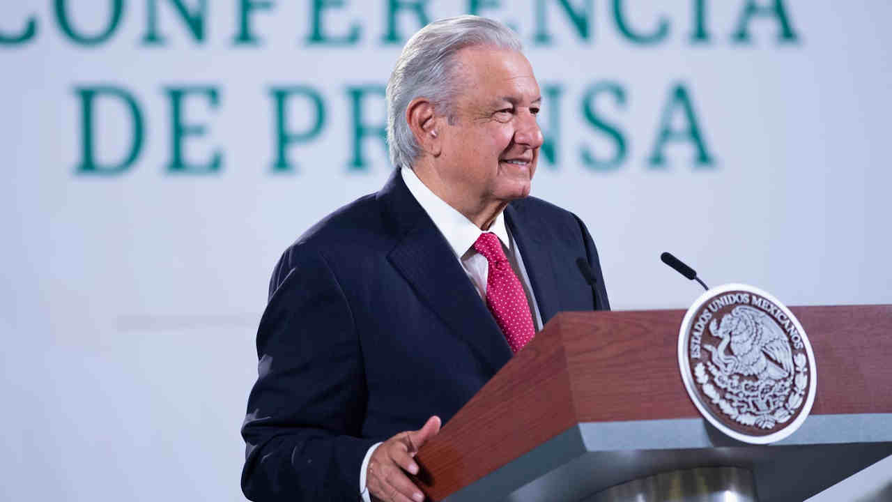 AMLO: Se solicitará a Banxico usar recursos del FMI para pagar deuda externa