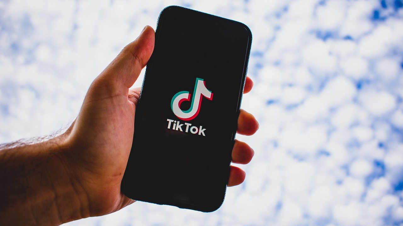 TikTok cambia sus políticas y prohíbe a influencers de criptomonedas