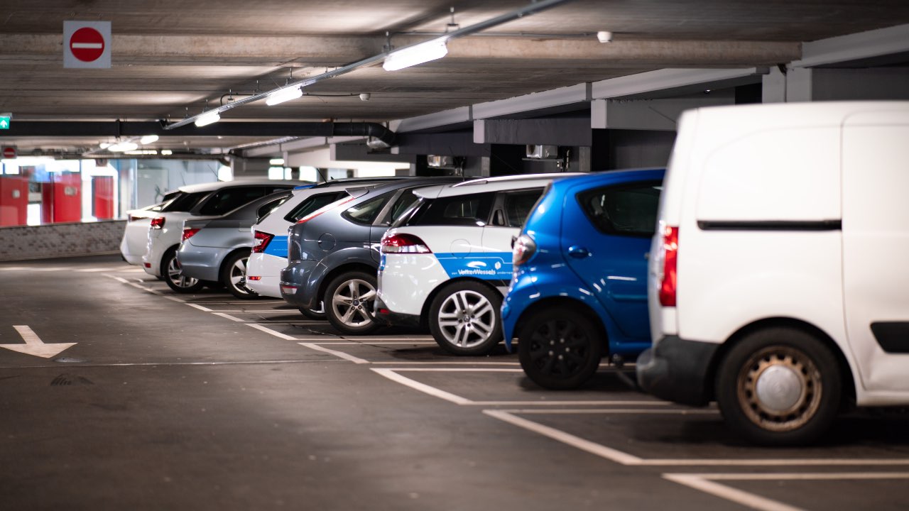 ¡Increíble! Esto gastan mensualmente los mexicanos solo por estacionar su auto