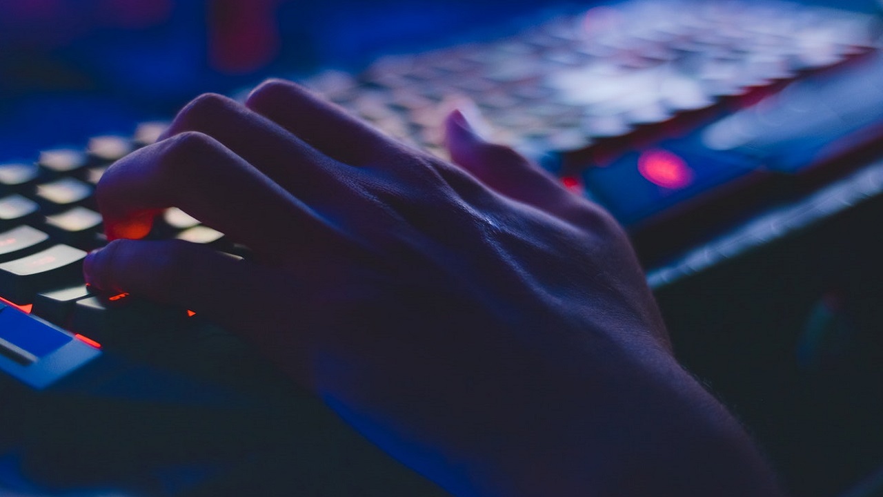 Hacker realiza el mayor robo de criptomonedas de la historia, extrae 600 mdd