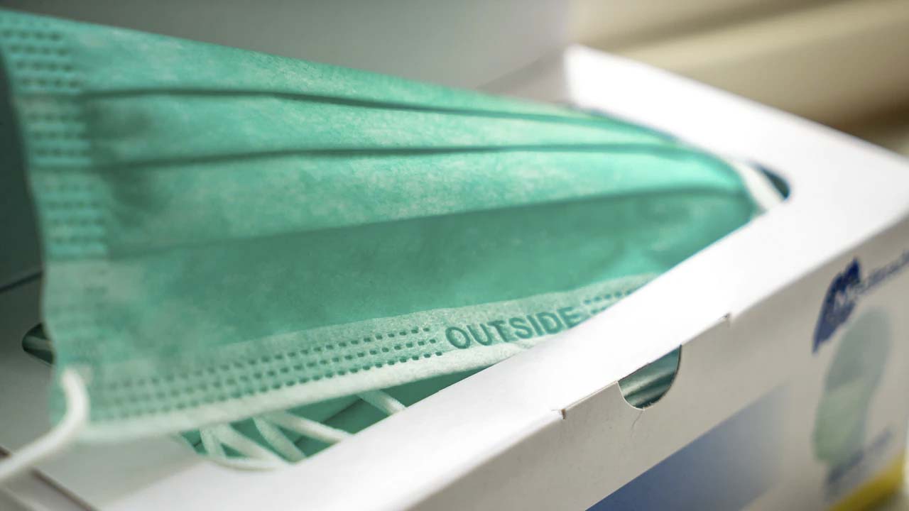 Profeco suspende a comercios por sobreprecios en suministros contra Covid