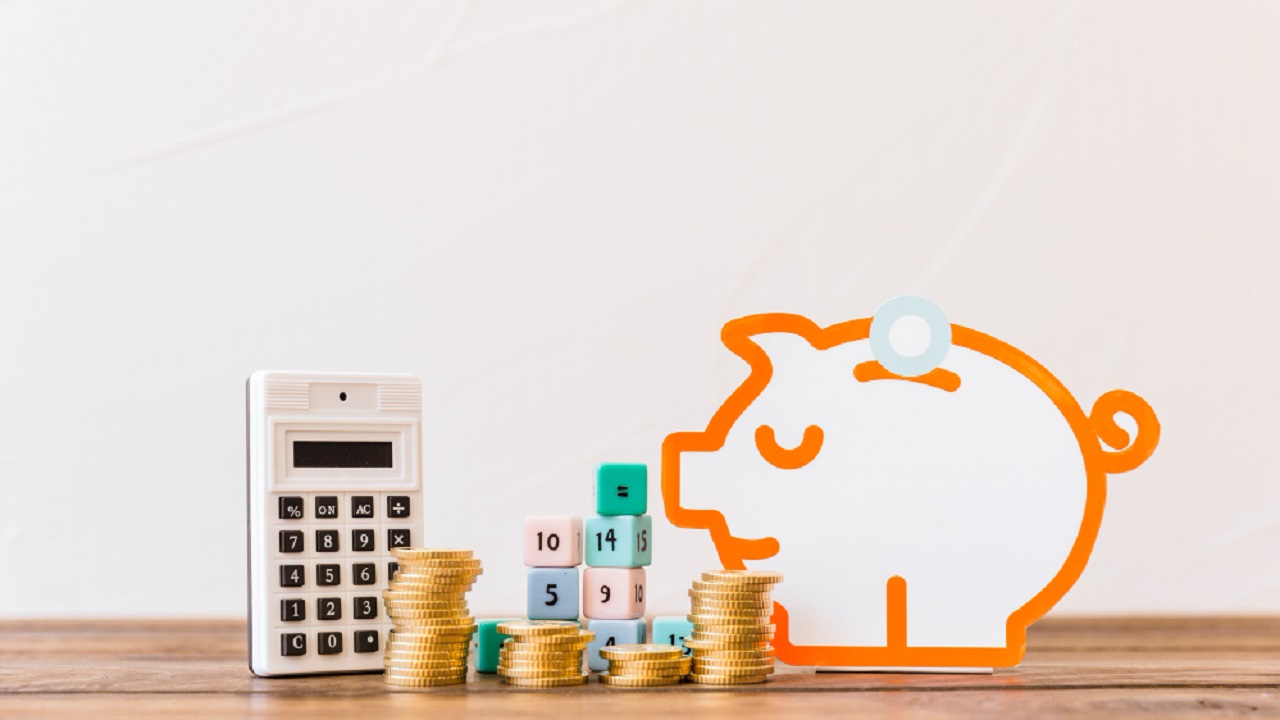 Guarda 3 pesos diarios y logra ahorrar mil 500 pesos en un mes