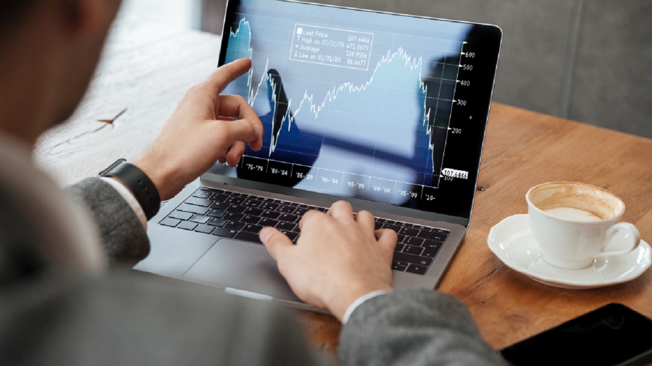 Falla en plataformas causa que se desplomen las acciones de Facebook